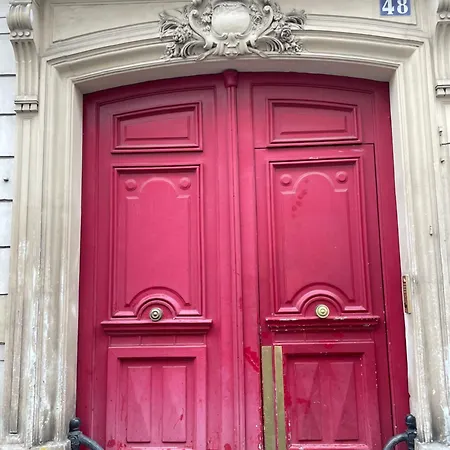 Studio Parisien *